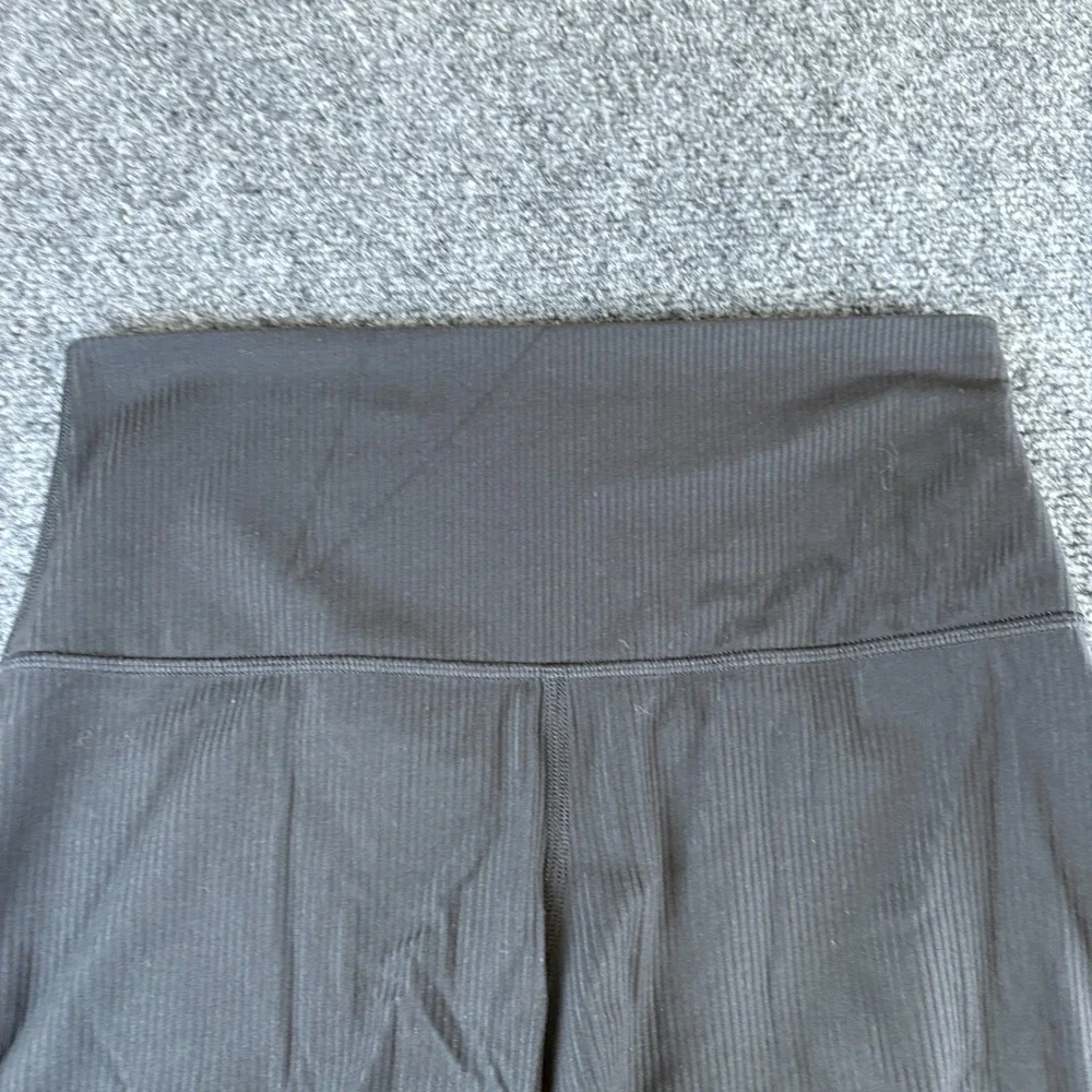 Lululemon Align Athletic Shorts Womens 26x5‎ Black Logo Ribbed Stretch High Rise